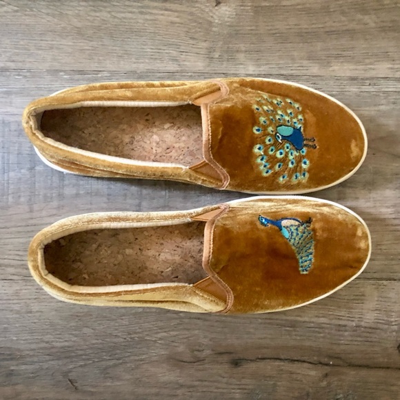 Soludos Gold Velvet Peacock Slip Ons - Picture 4 of 7